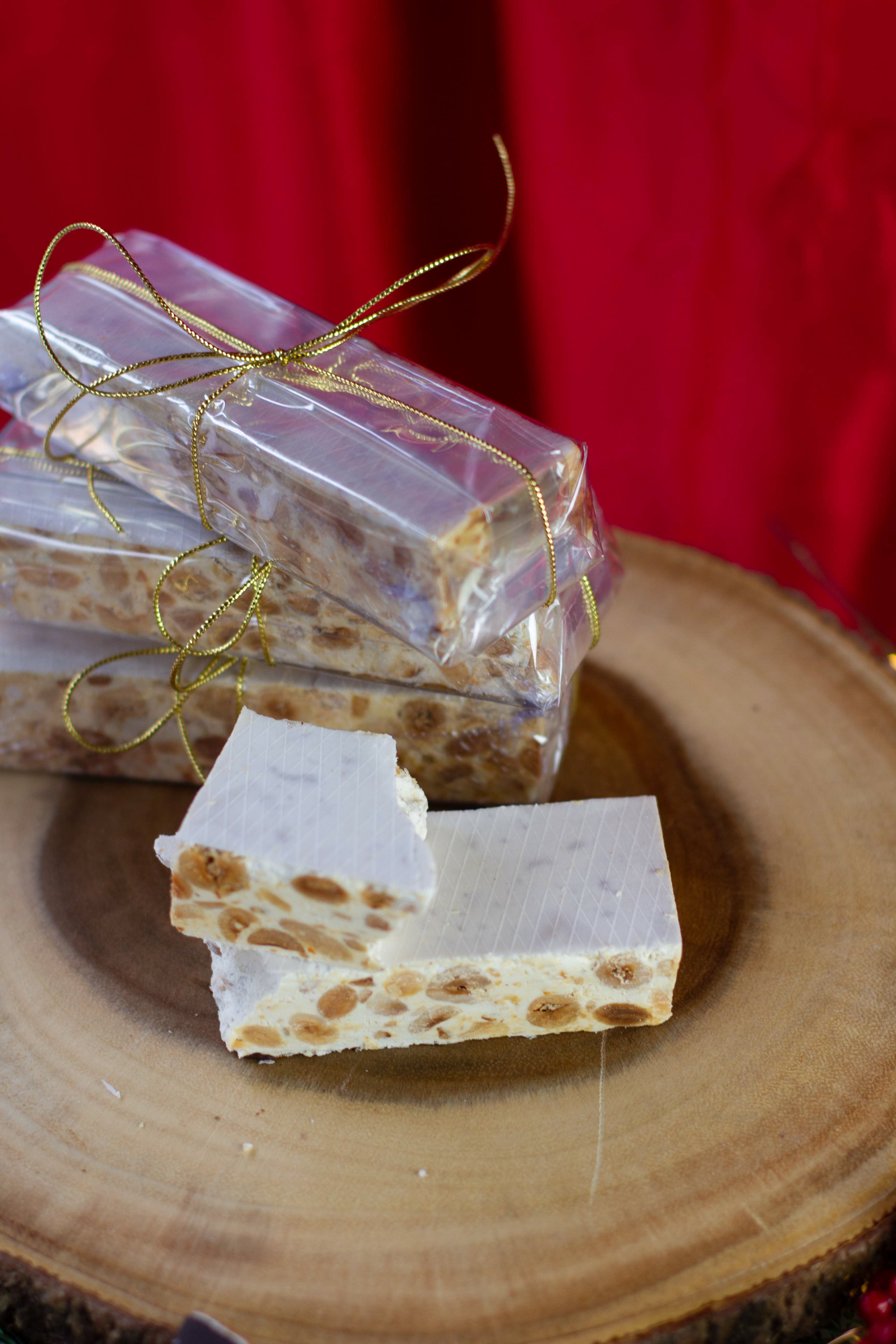 Torrone con mandorle e nocciole