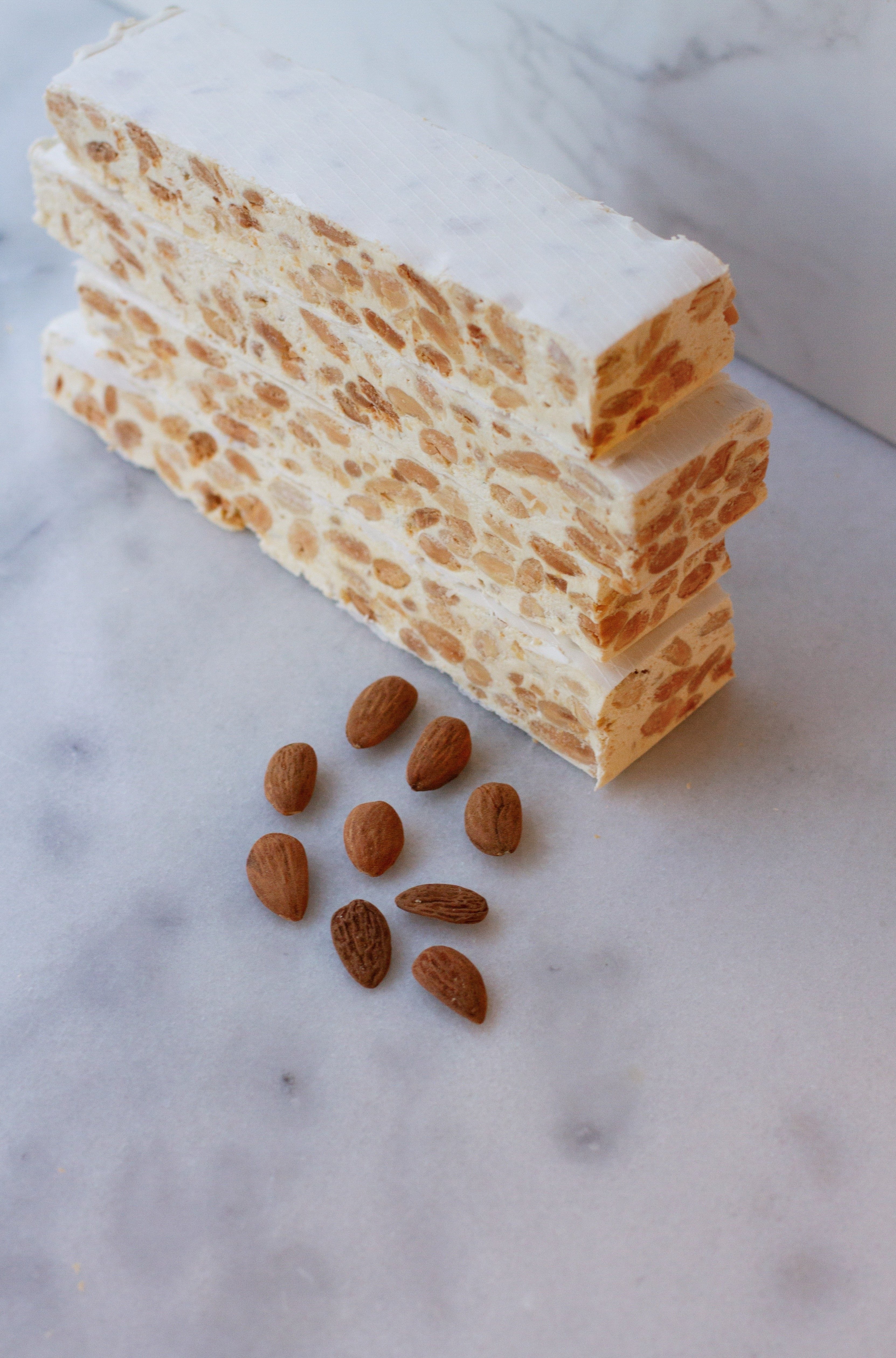 Torrone con mandorle e nocciole